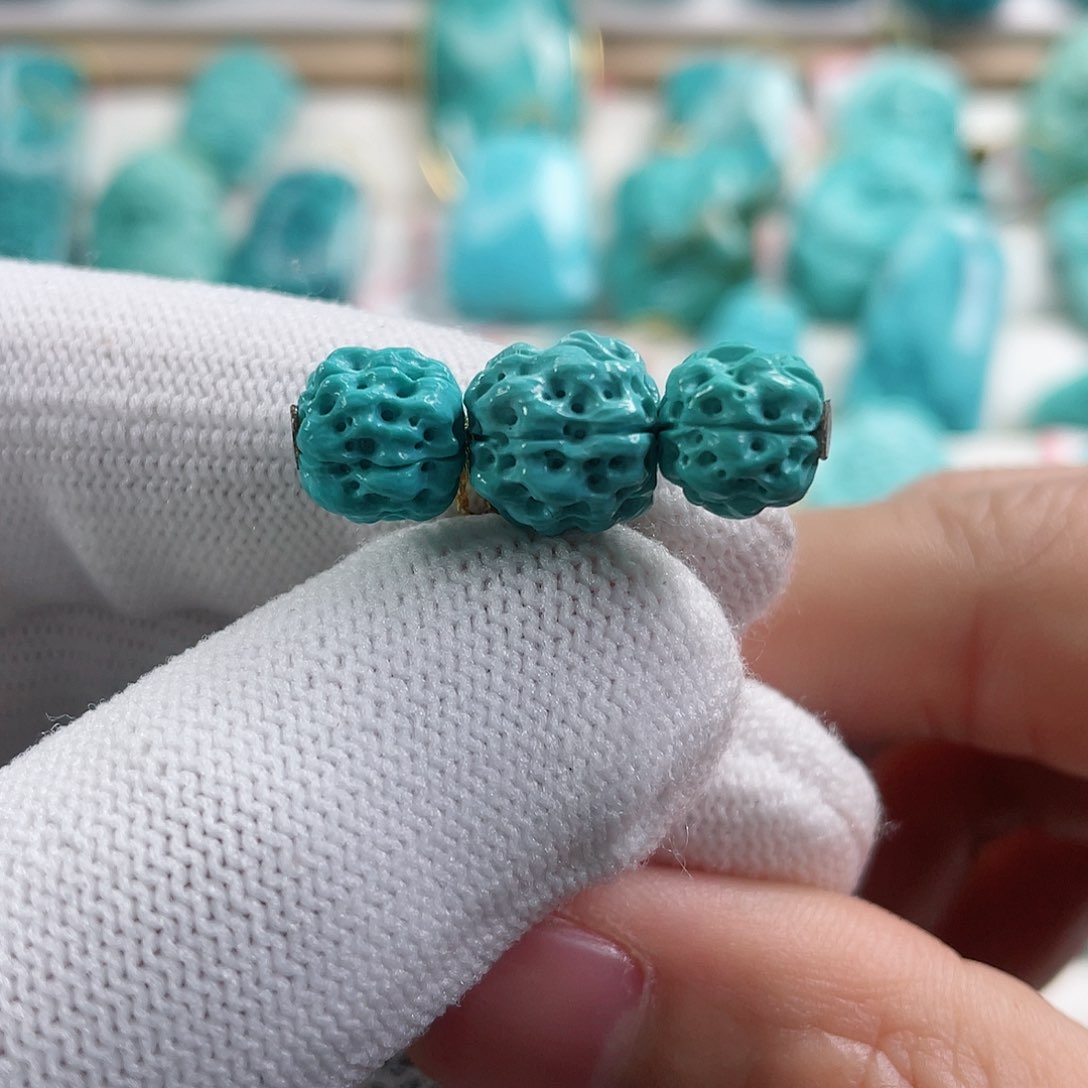 绿松石颈饰未镶嵌