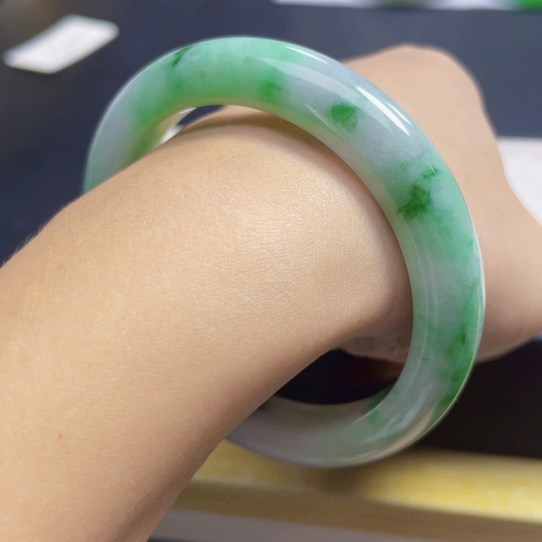 翡翠未镶嵌手镯54圈有纹扣手不退换