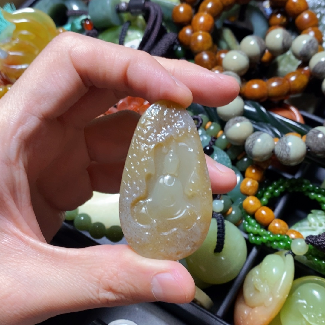 岫岩老玉（透闪石质玉）未镶嵌颈饰