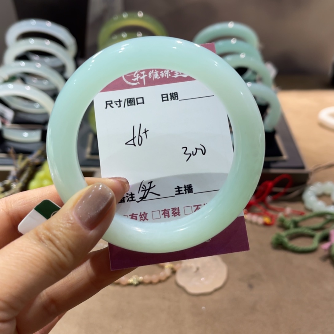 蛇纹石玉手镯未镶嵌今****！手镯