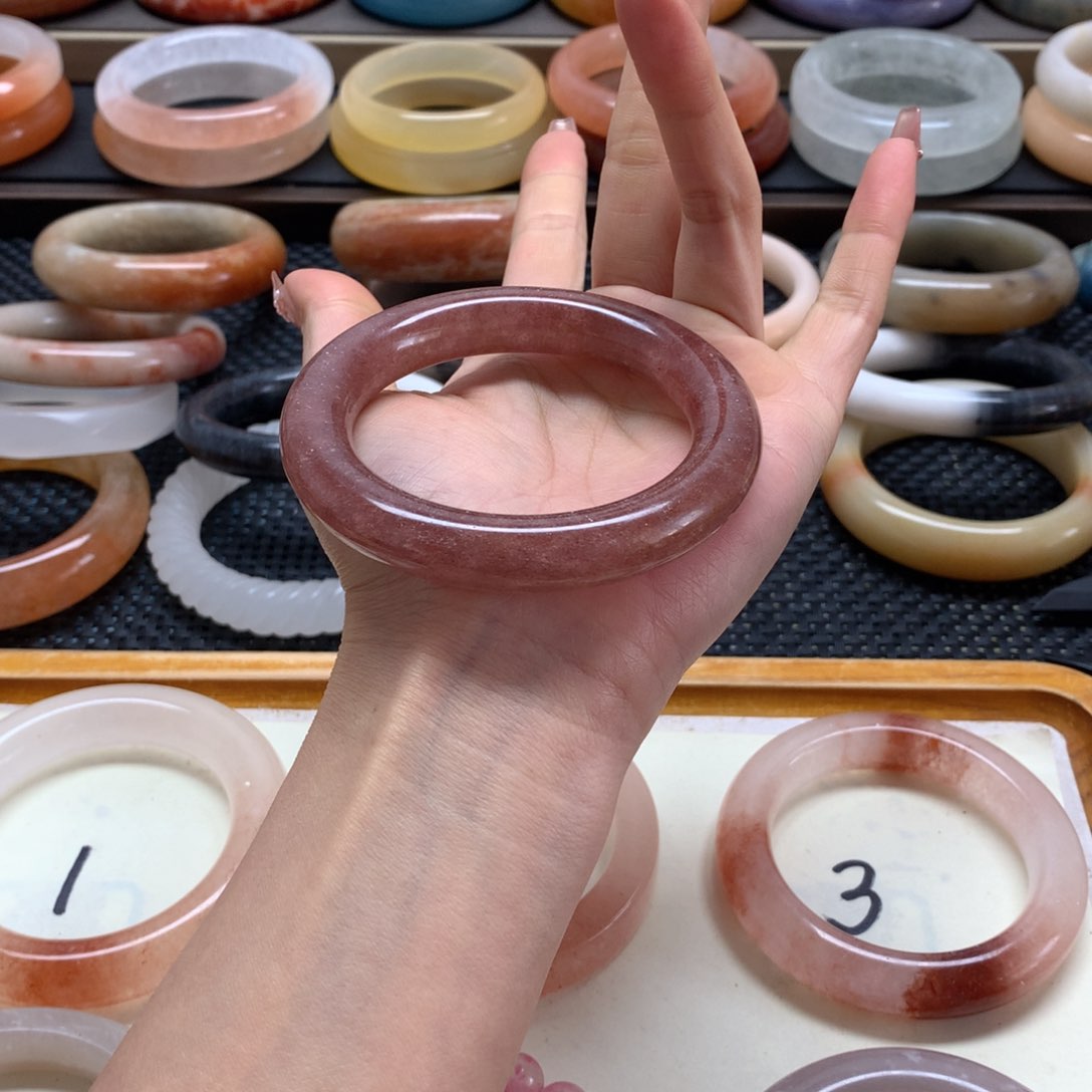 石英质玉手镯未镶嵌