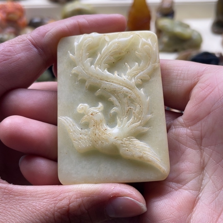 蛇纹石玉颈饰未镶嵌