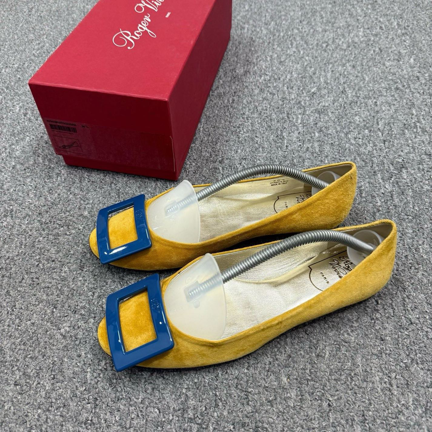 未使用 Roger Vivier/罗杰·维威耶 16071786 黄色平底鞋36.5码