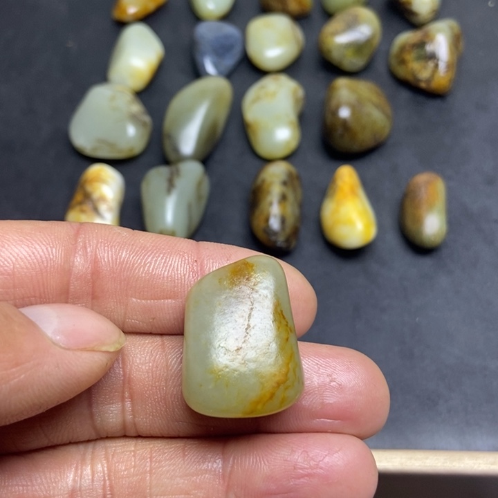 美***然和田玉（糖玉）未镶嵌珠宝奇石