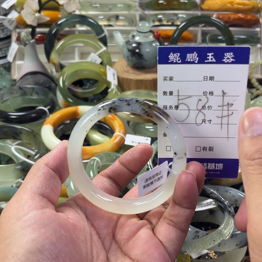 蛇纹石玉手镯未镶嵌