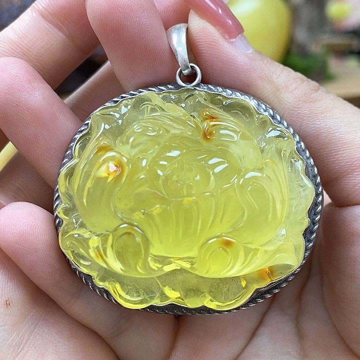 银S925镶嵌颈饰琥珀吊坠