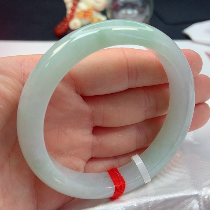 翡翠手镯未镶嵌61圈