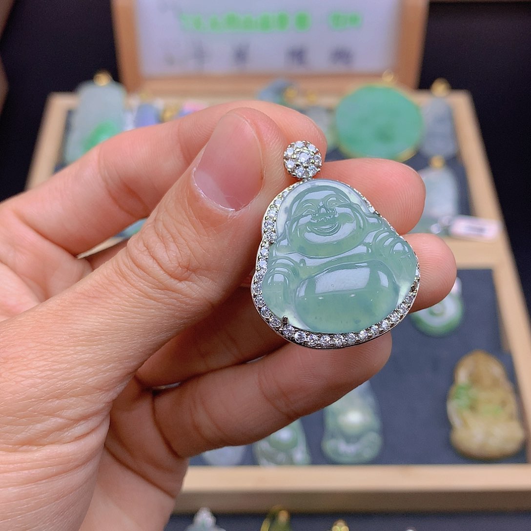 翡翠颈饰未镶嵌翡翠