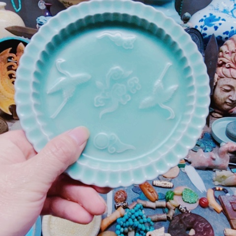 摆件瓷器和陶器上均用有较深文化造势