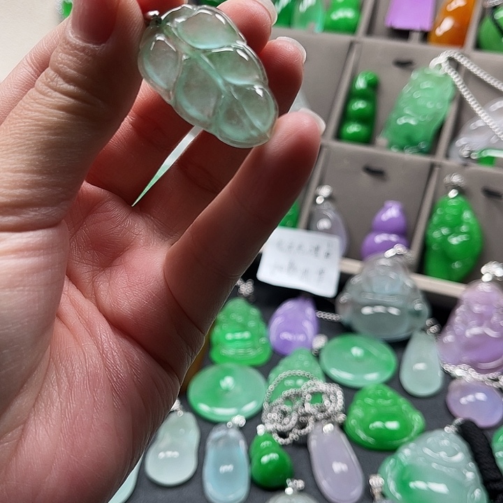 翡翠未镶嵌颈饰叶子