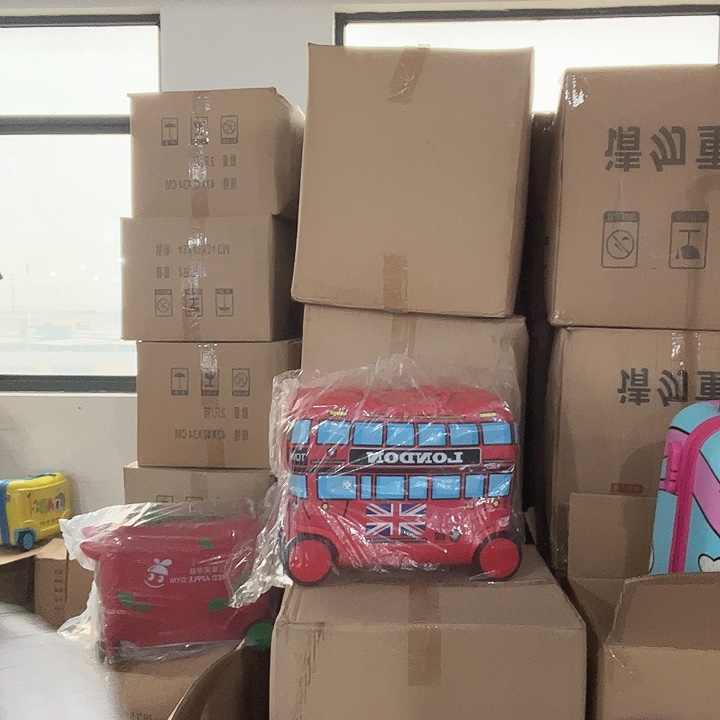 汽车款书包无拉杆有肩带