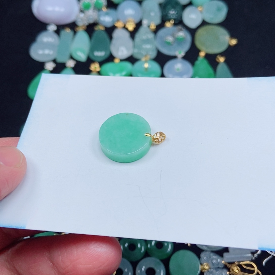 翡翠未镶嵌颈饰无氏牌