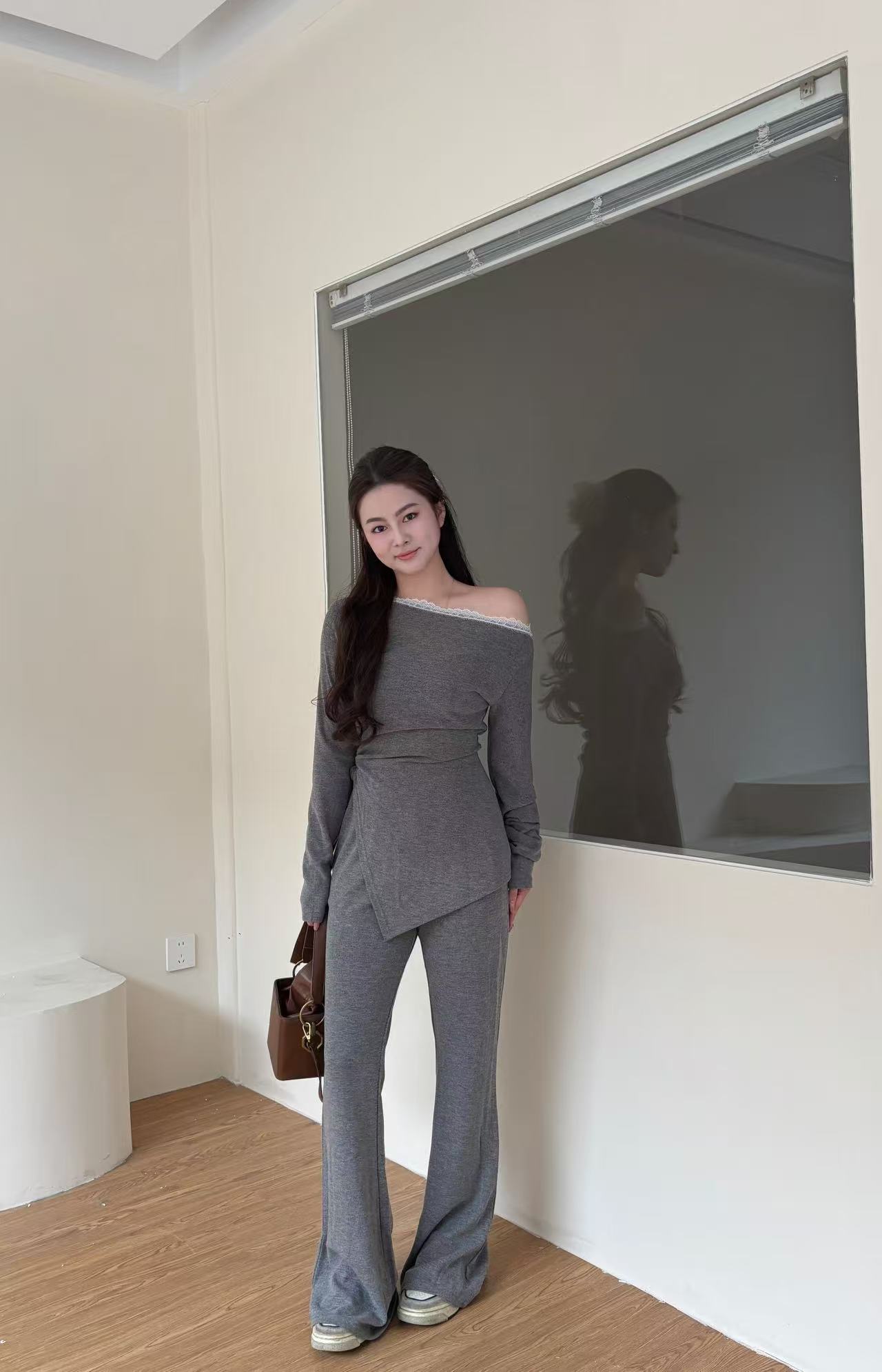 2025新款高级蕾丝斜肩上衣微喇裤时尚套装女气质显瘦修身慵懒休闲