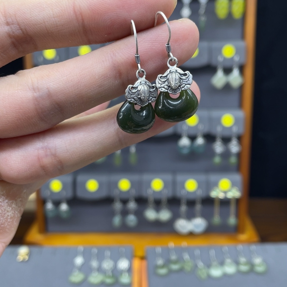 和田玉未镶嵌耳饰