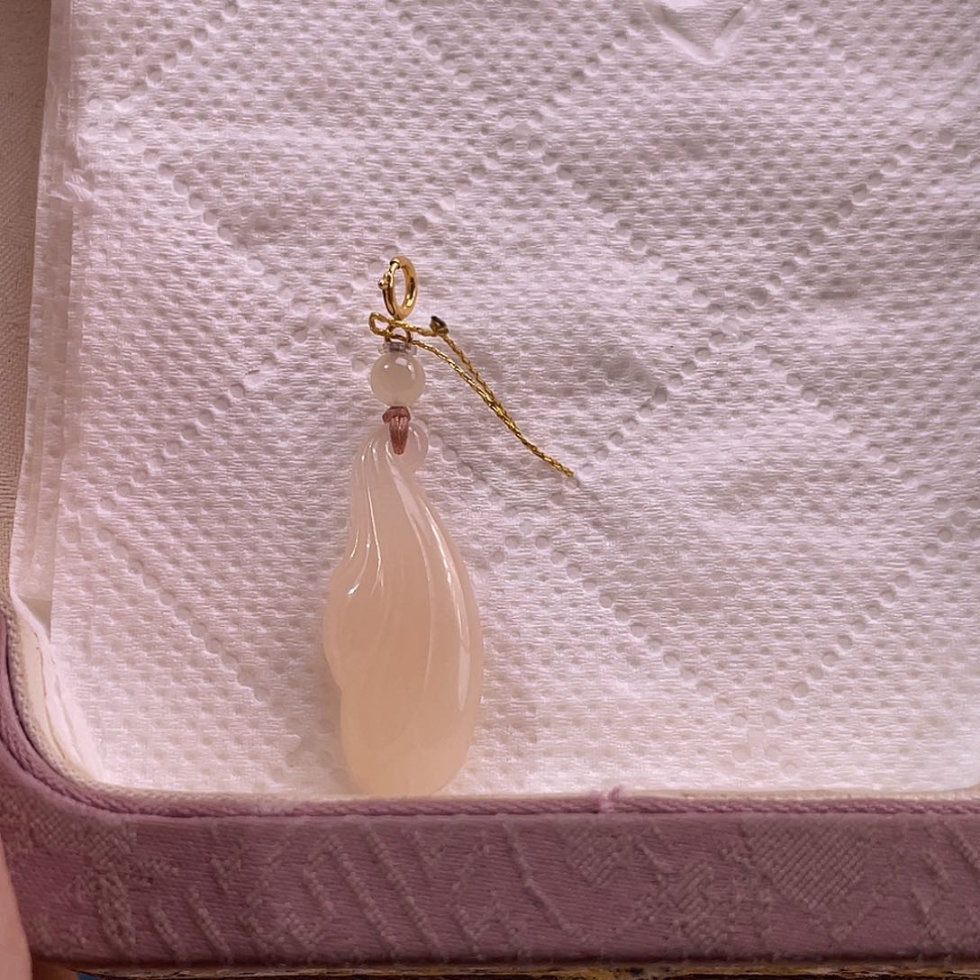 吊坠(不含链)18K金镶嵌和田玉藕粉高雅玉兰花