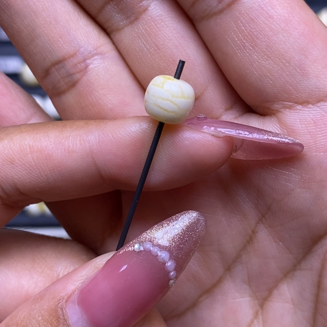 植物珀未镶嵌珠宝奇石浓白妖花老型8.6*7.8mm