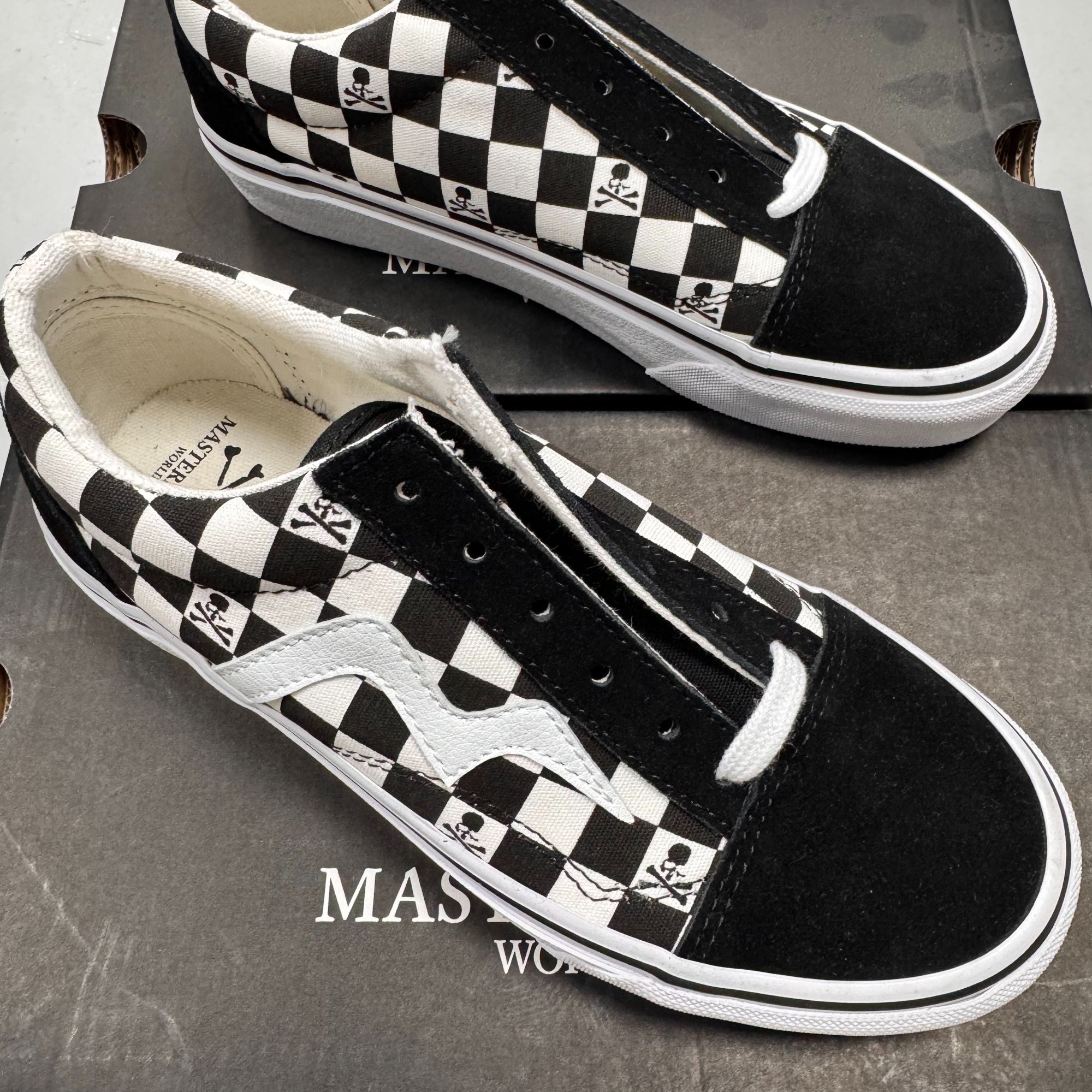 K006 棋盘格带骷髅印花款帆布鞋