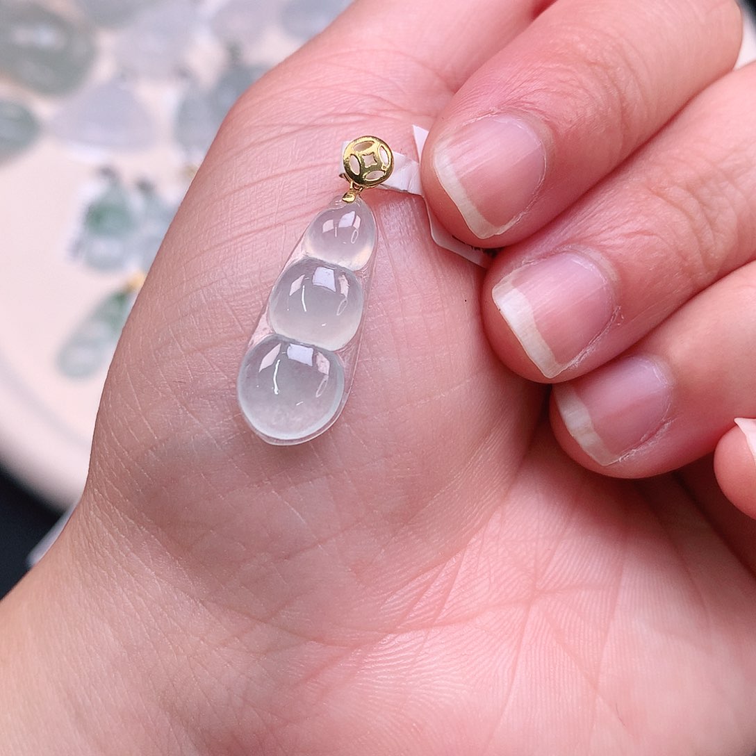 翡翠颈饰18K金镶嵌高冰豆子