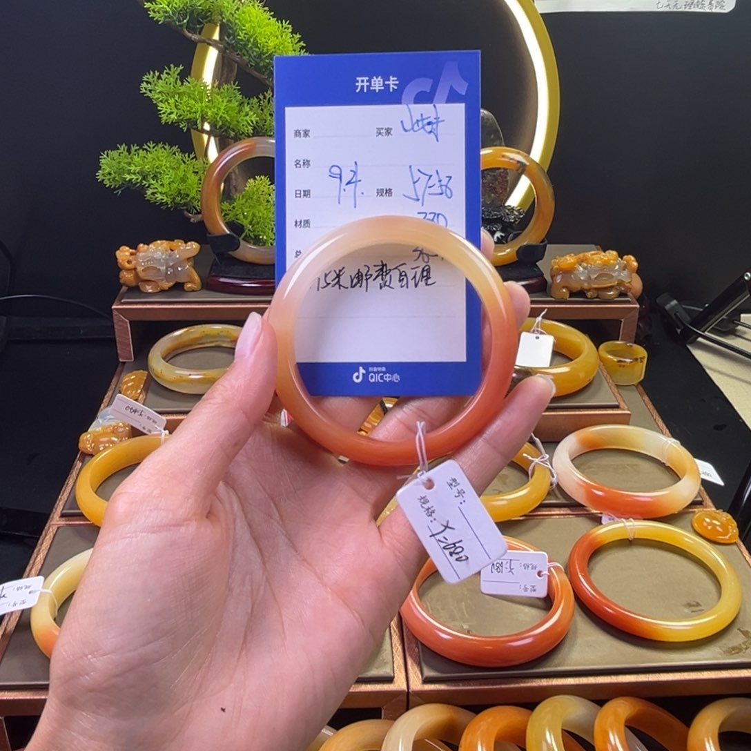 未镶嵌手镯石英质玉小****)