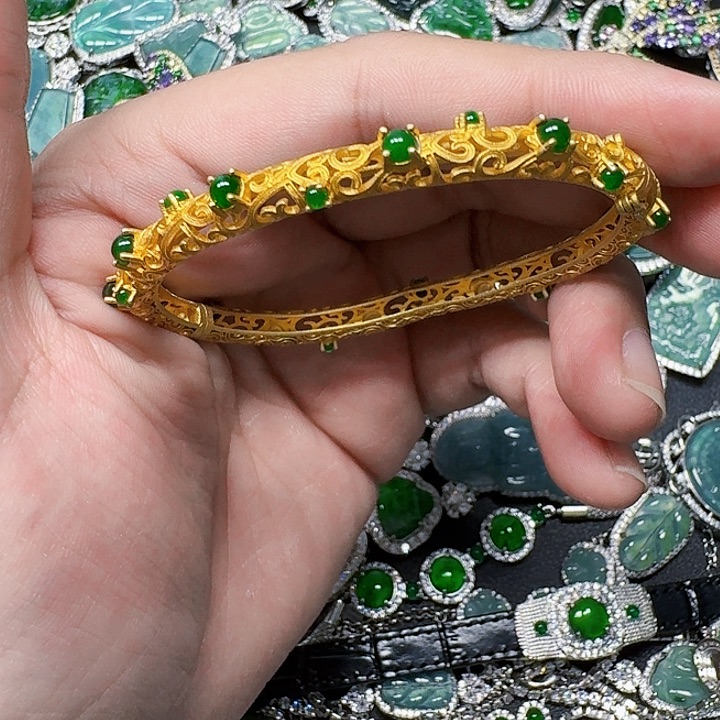 翡翠颈饰未镶嵌天然A货翡翠放漏