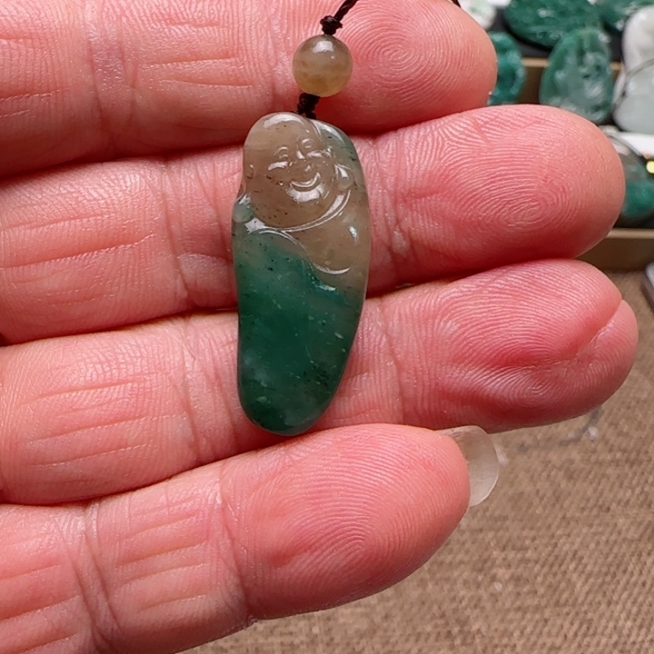 独山玉未镶嵌颈饰