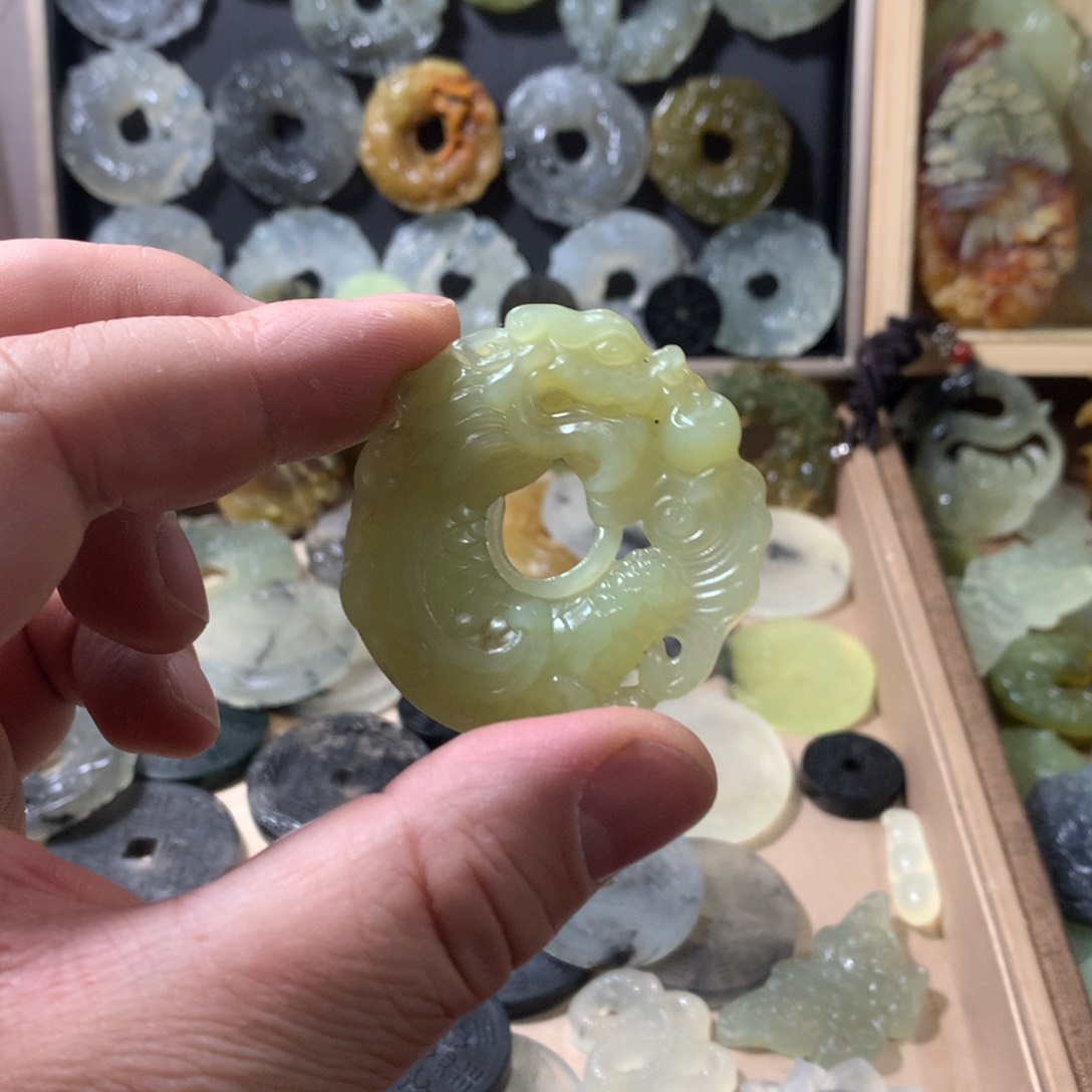 【闪购商品】蛇纹石玉颈饰未镶嵌