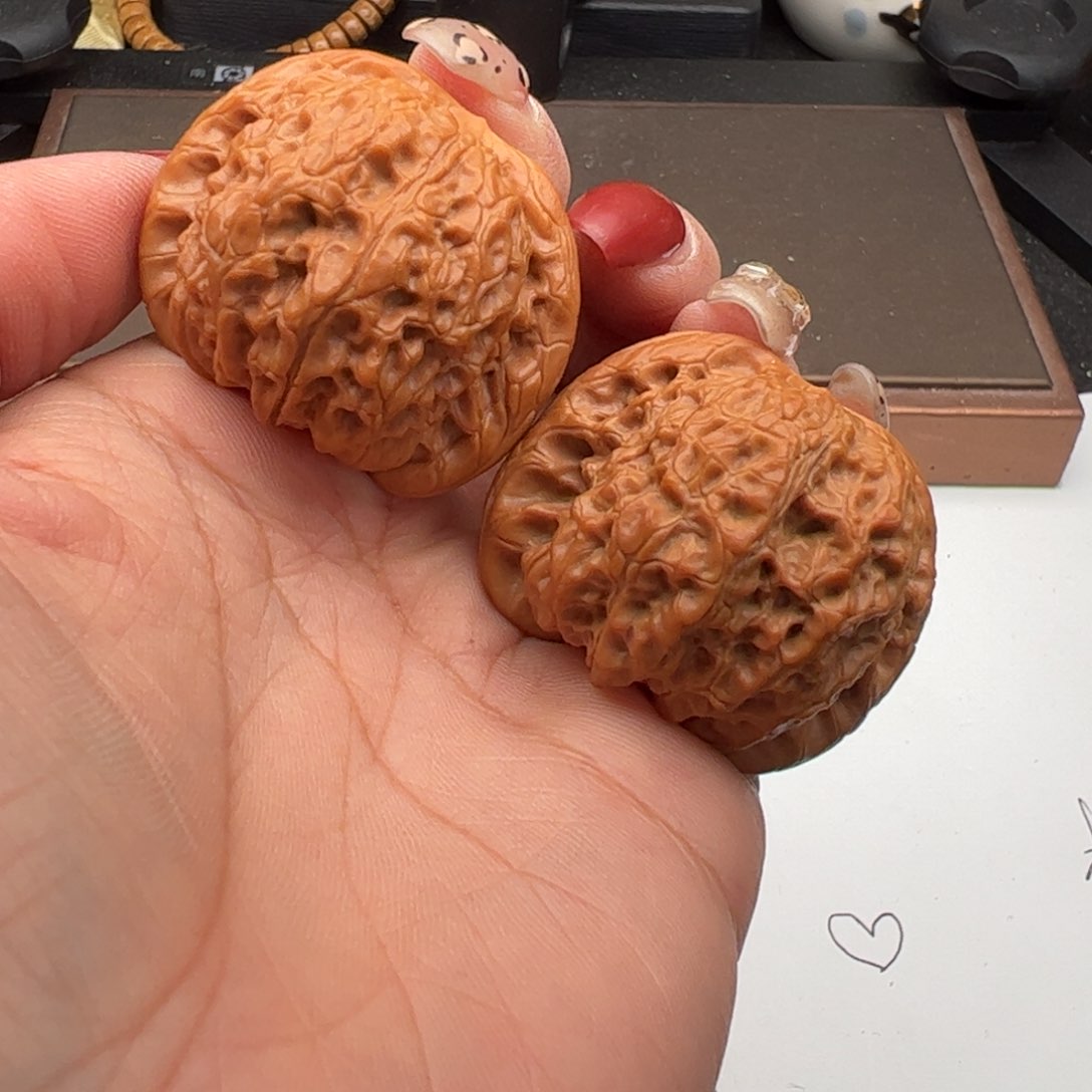 文玩核桃吊坠滢血麒麟39