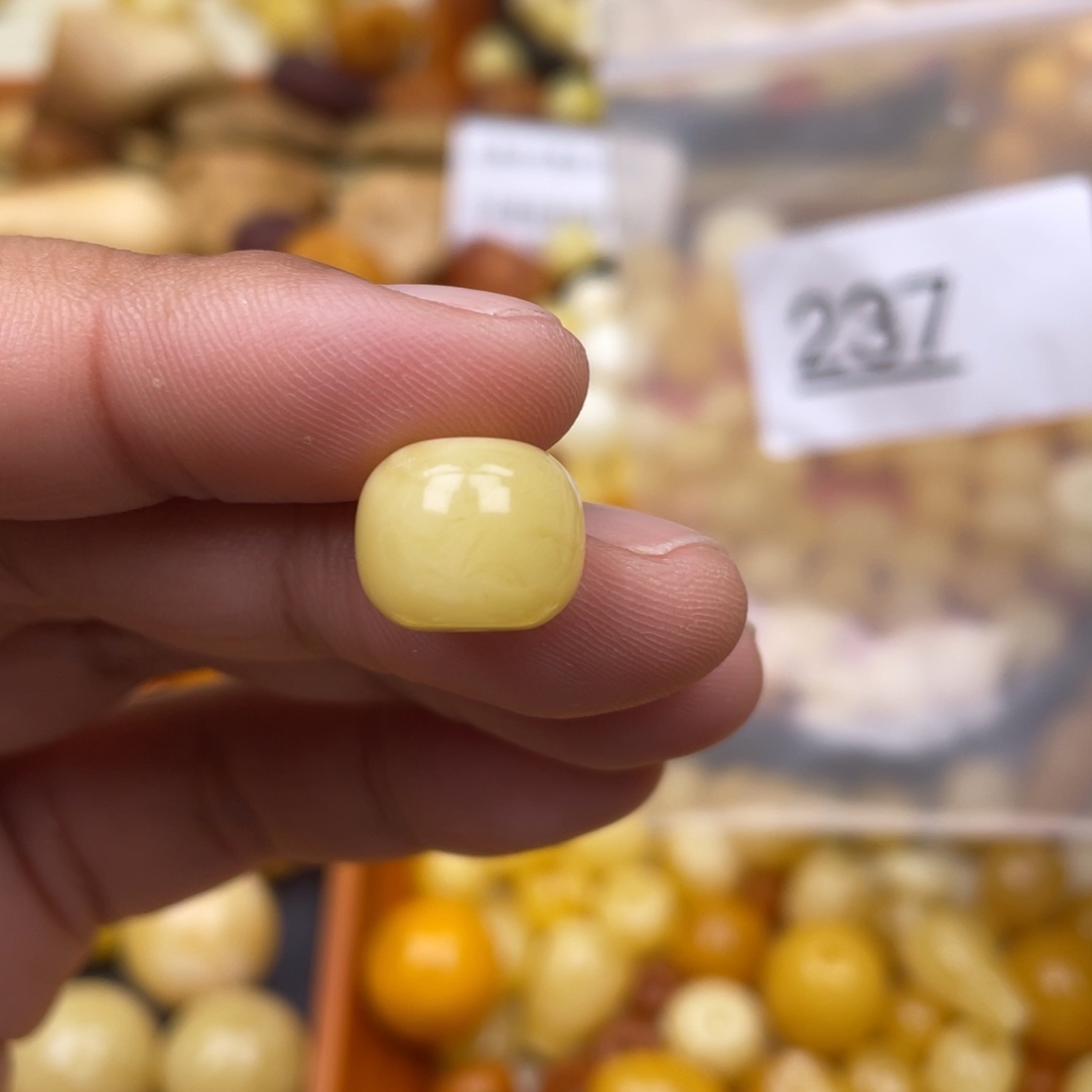 琥珀珠宝奇石未镶嵌12.8