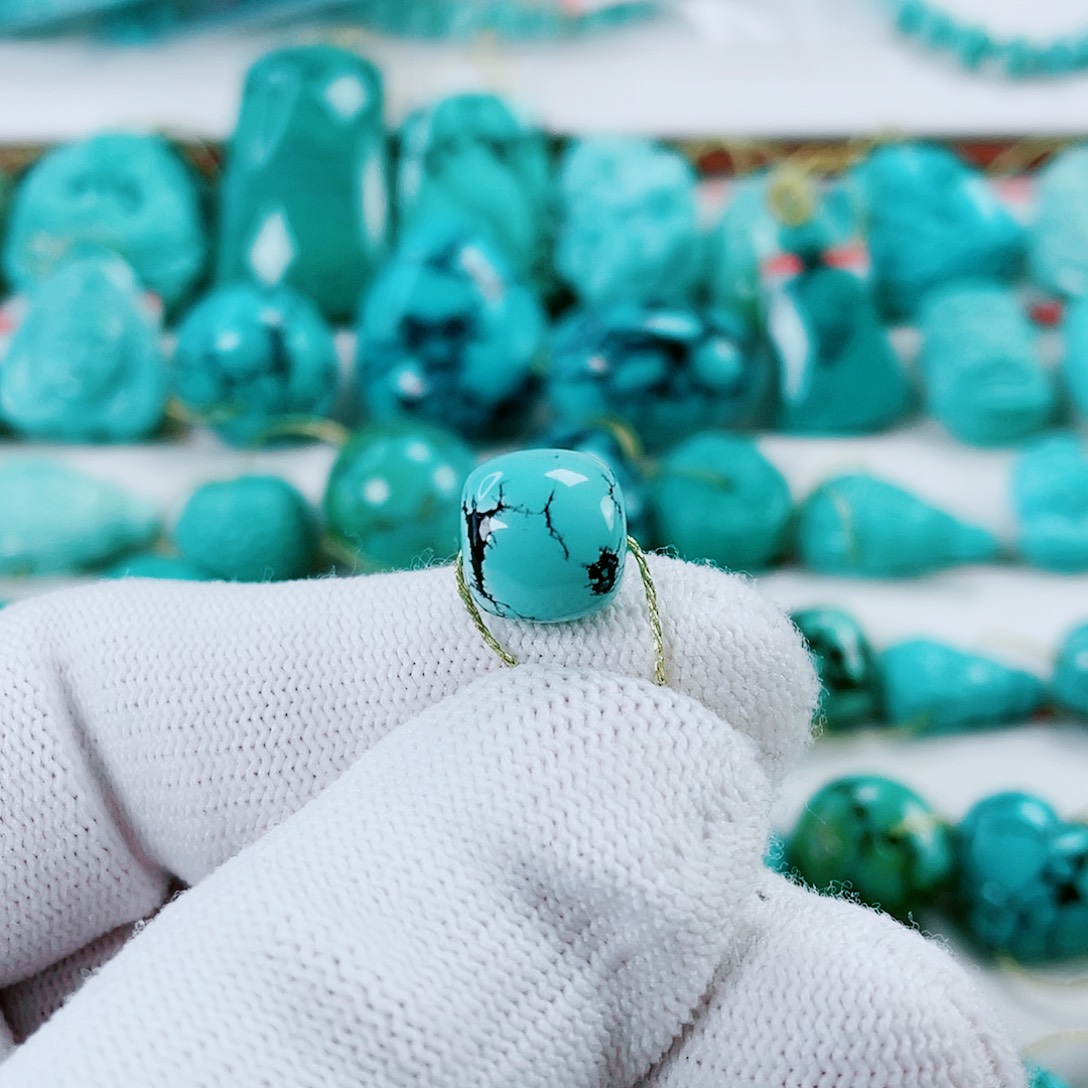 郭***汐绿松石未镶嵌车挂