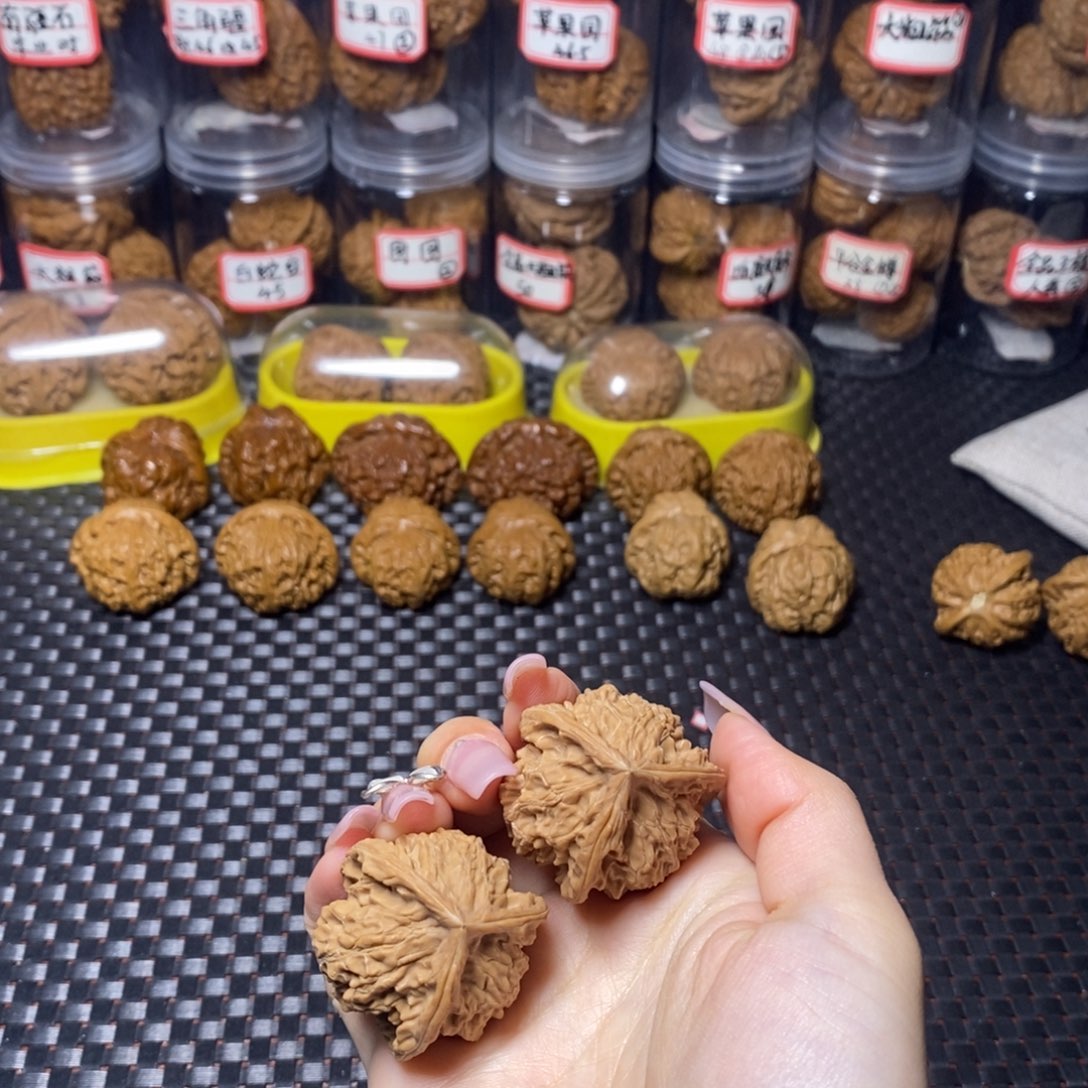 文玩核桃吊坠全品三棱39