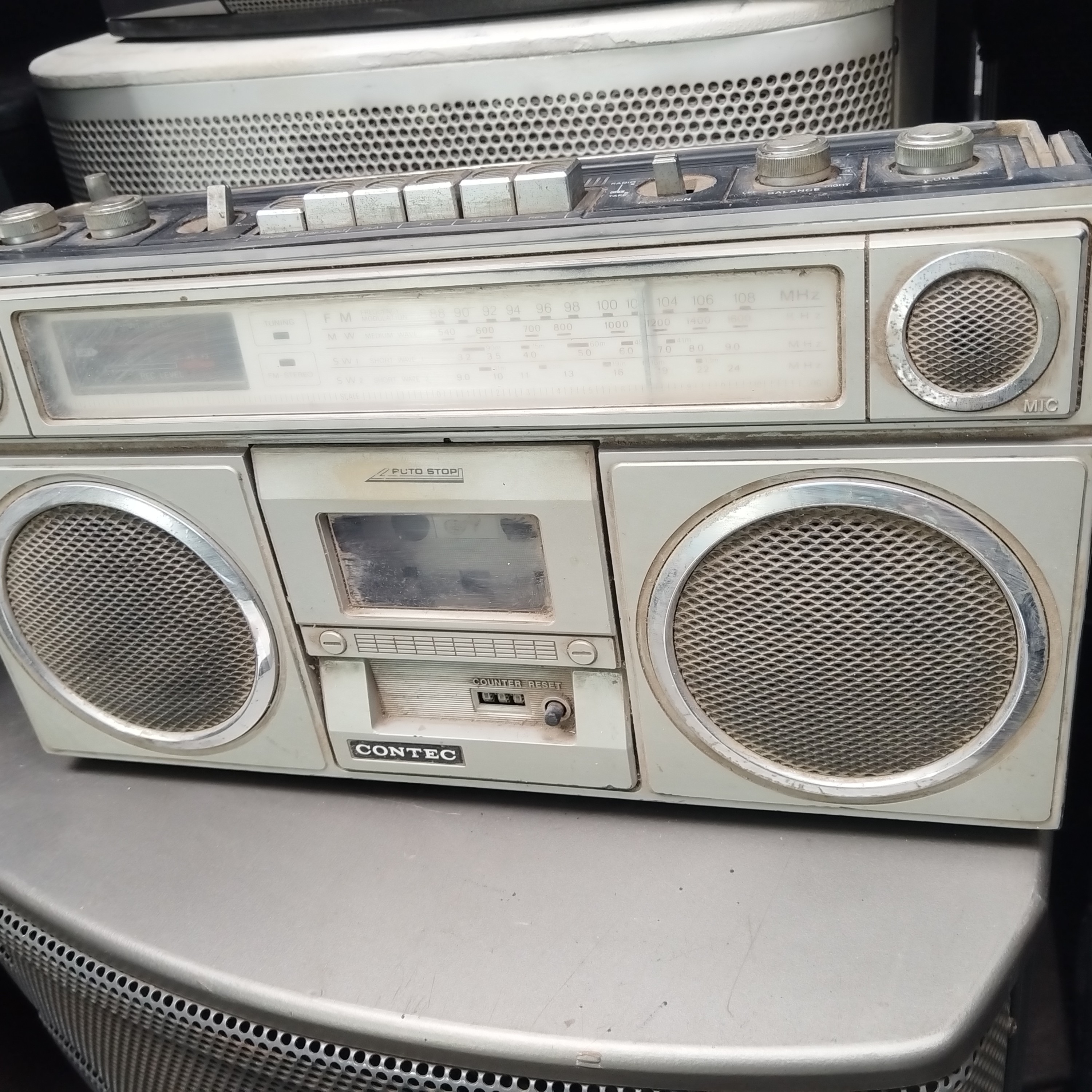 8新  收录机一台，不包邮费，不支持七天无理由退货