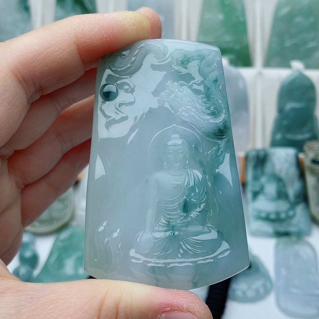 强***翡翠未镶嵌颈饰阿弥