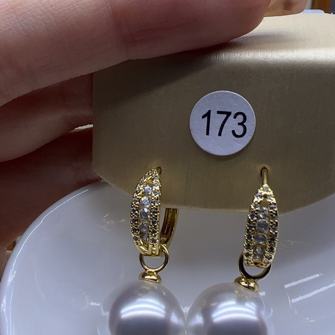 淡水珍珠耳饰未镶嵌