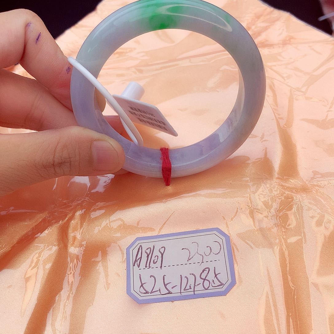 翡翠手镯未镶嵌翡翠