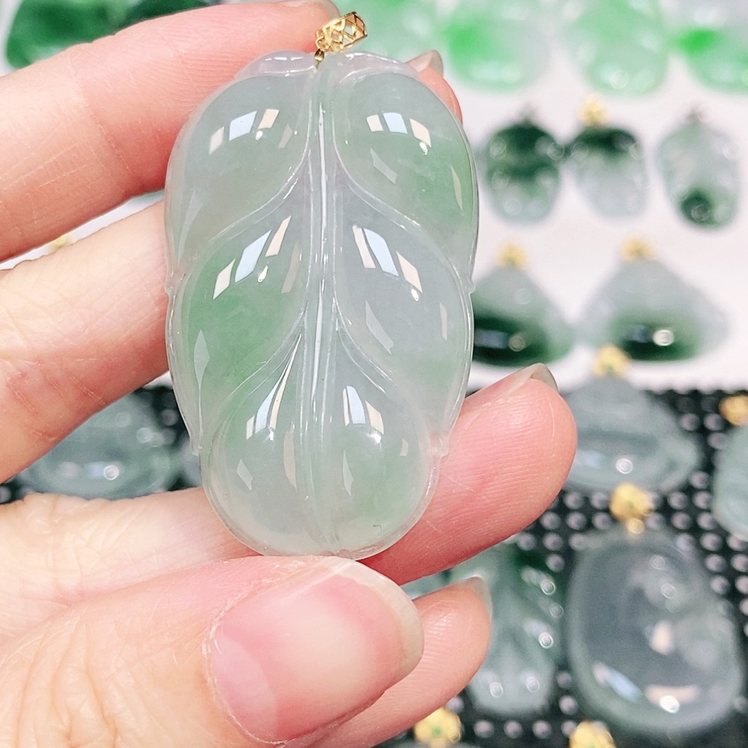 翡翠18K金镶嵌颈饰