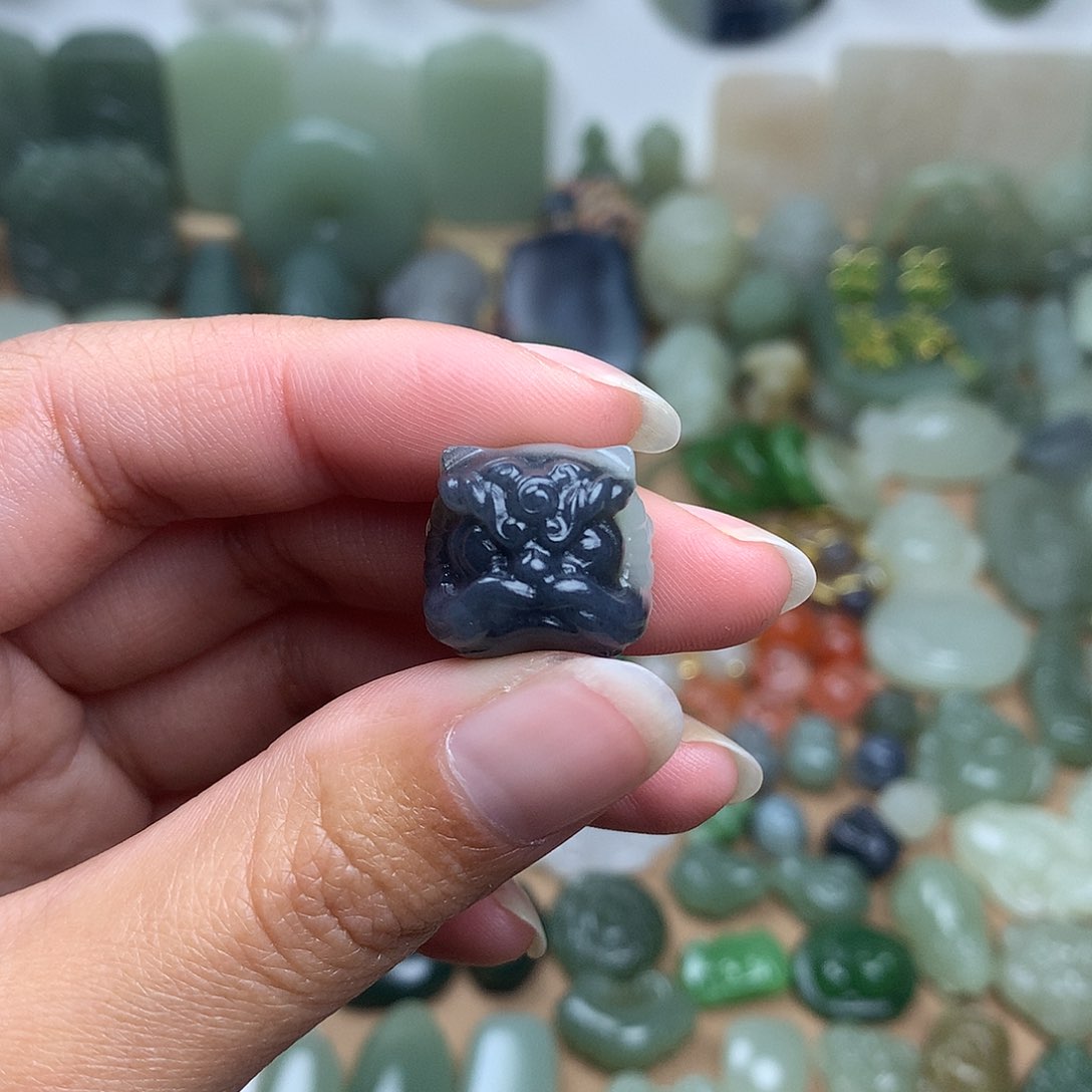 和田玉吊坠未镶嵌