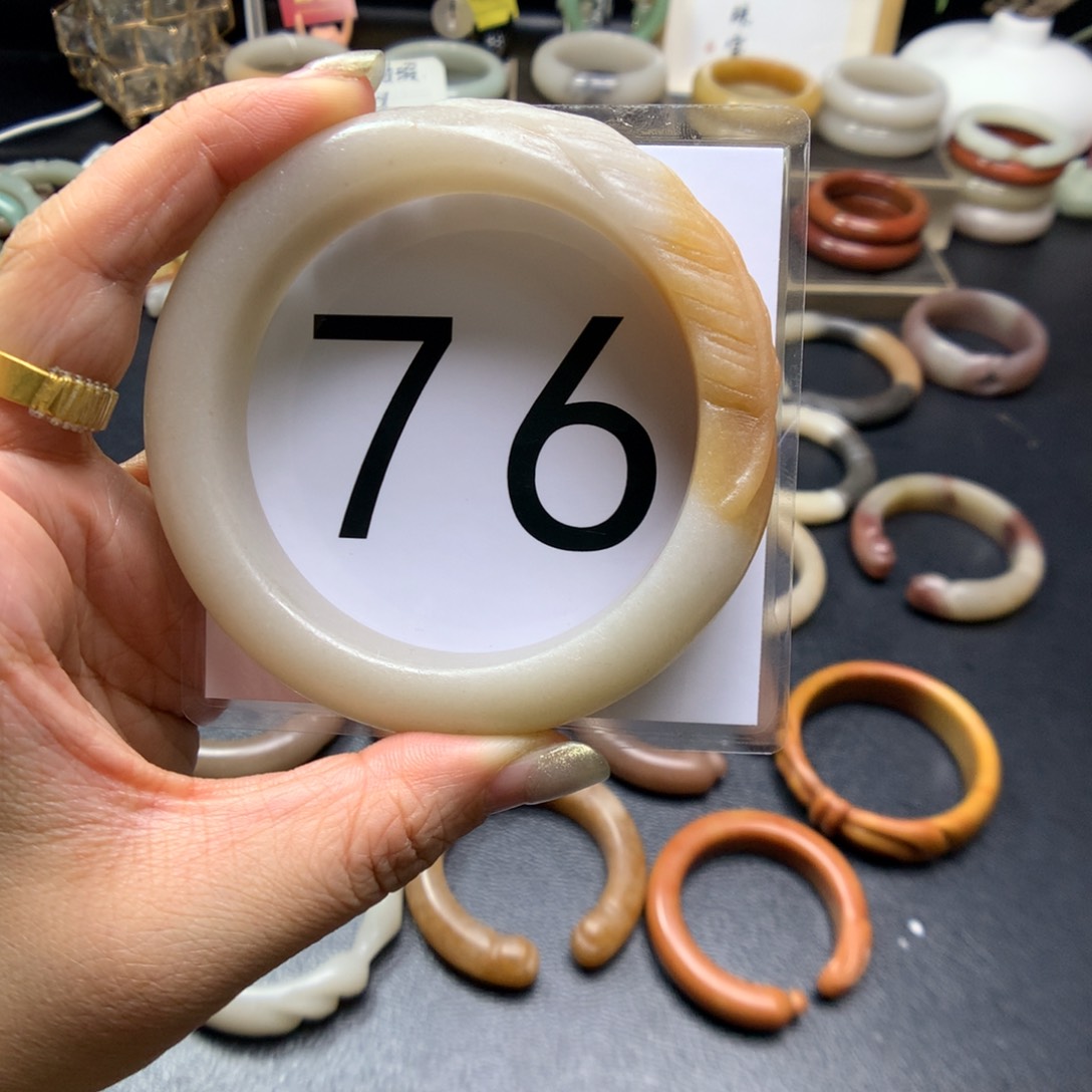 石英质玉手镯未镶嵌花*