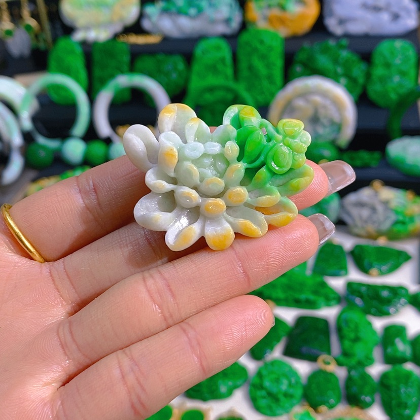 【闪购商品】翡翠颈饰未镶嵌蝶恋花