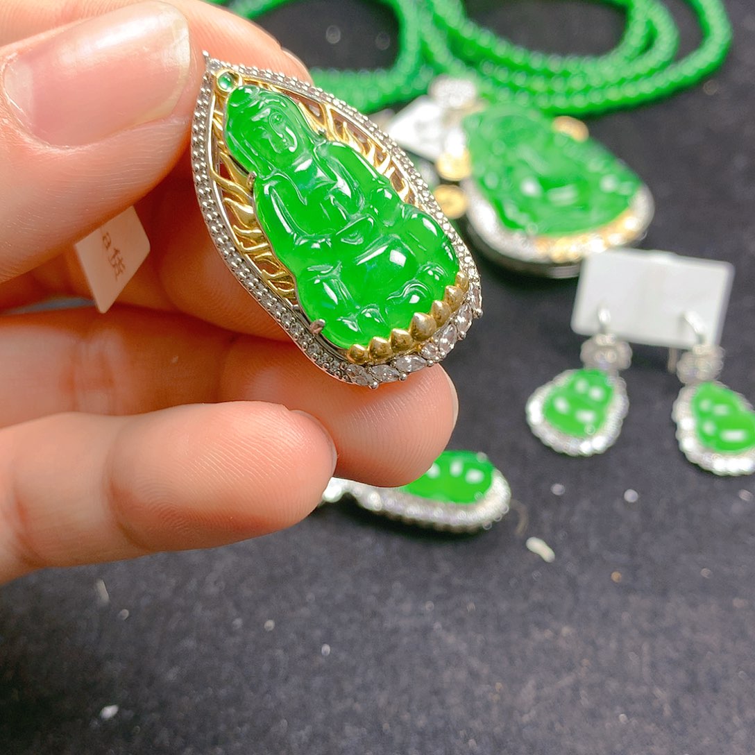 颈饰未镶嵌翡翠翡翠