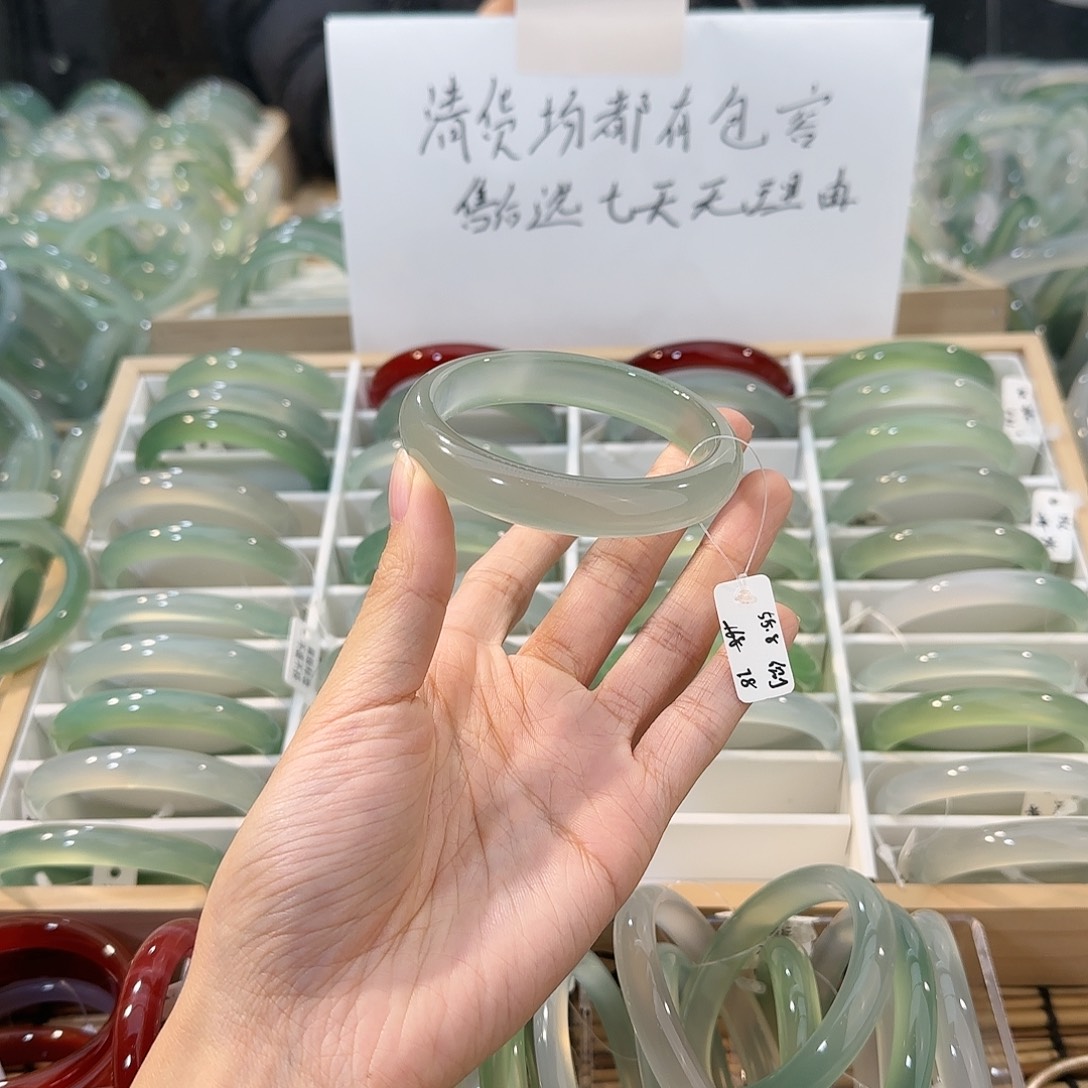 玛瑙/玉髓未镶嵌手镯圈口58.5