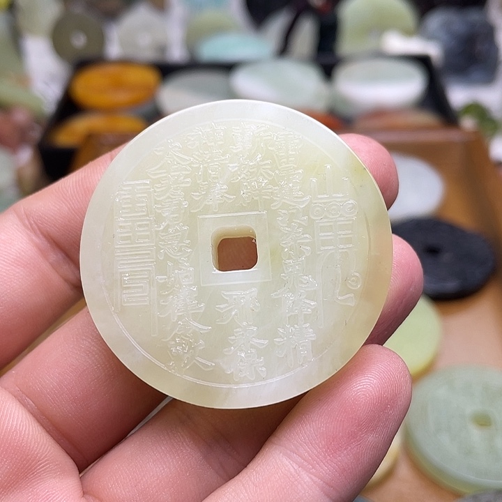 蛇纹石玉挂件合金