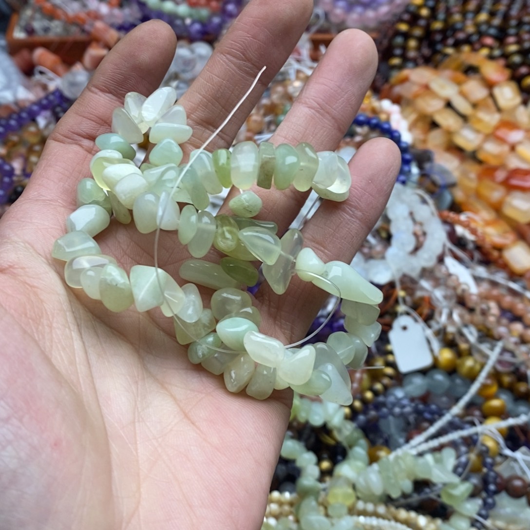 玛瑙/玉髓未镶嵌珠宝半成品一条天然岫玉碎石8mm左右