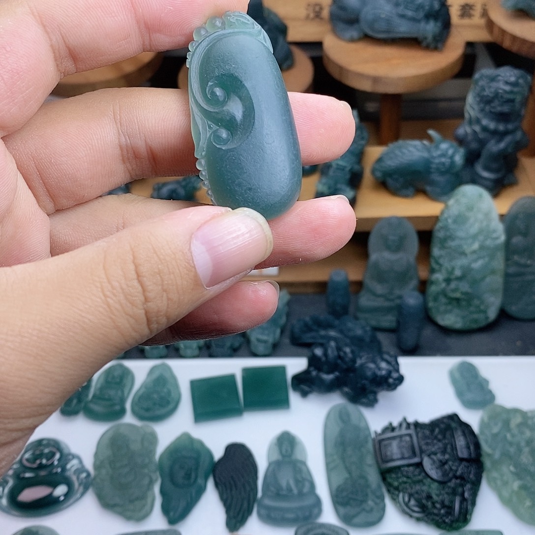定制翡翠未镶嵌如意