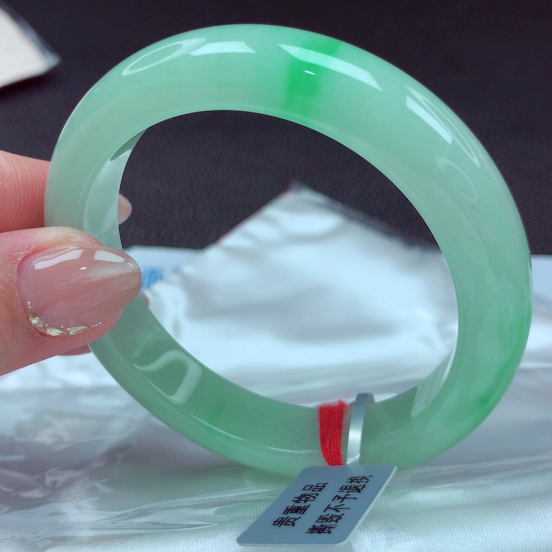 翡翠手镯未镶嵌手镯88