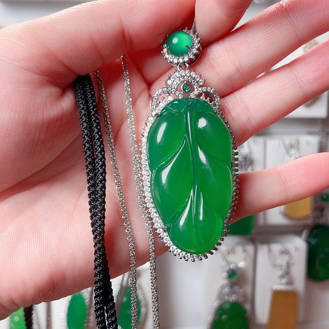 玛瑙/玉髓吊坠(赠链)未镶嵌