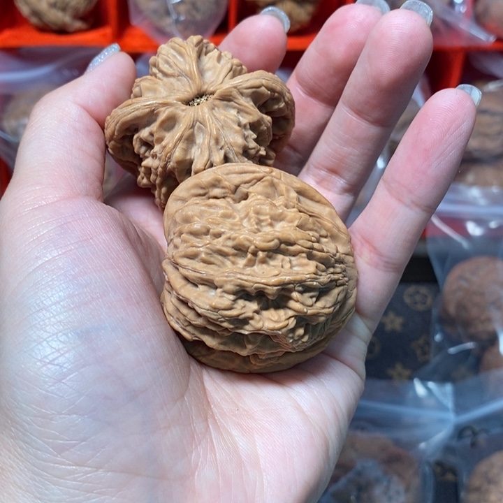 文玩核桃吊坠虎头50