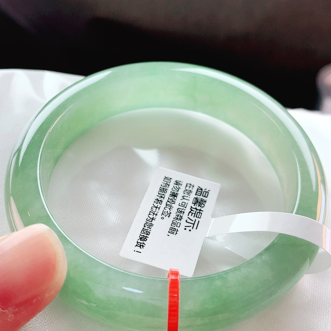 未镶嵌手镯翡翠53冰透绿