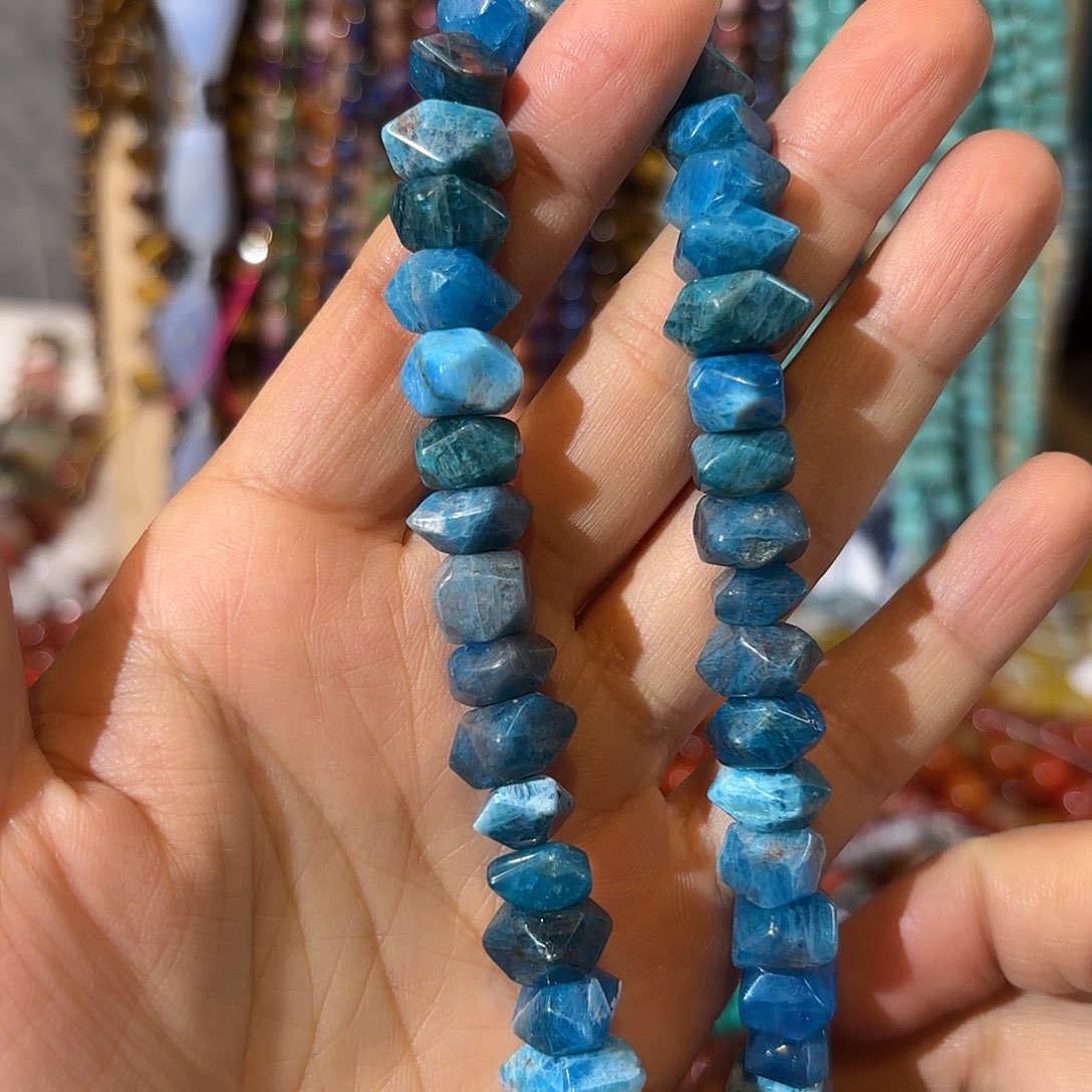 玛瑙/玉髓未镶嵌珠宝半成品磷灰石冲角卡10一条