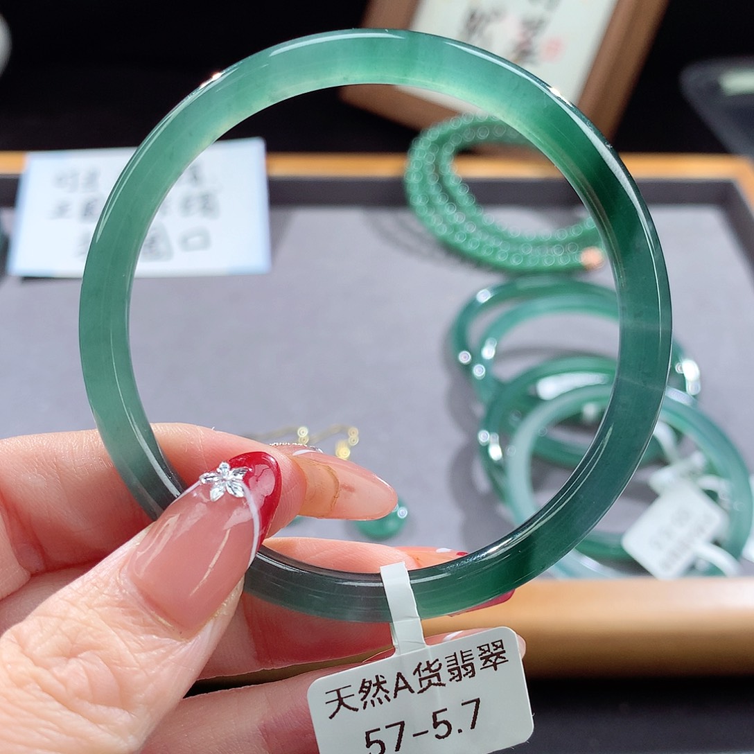 翡翠手镯（圆镯）未镶嵌