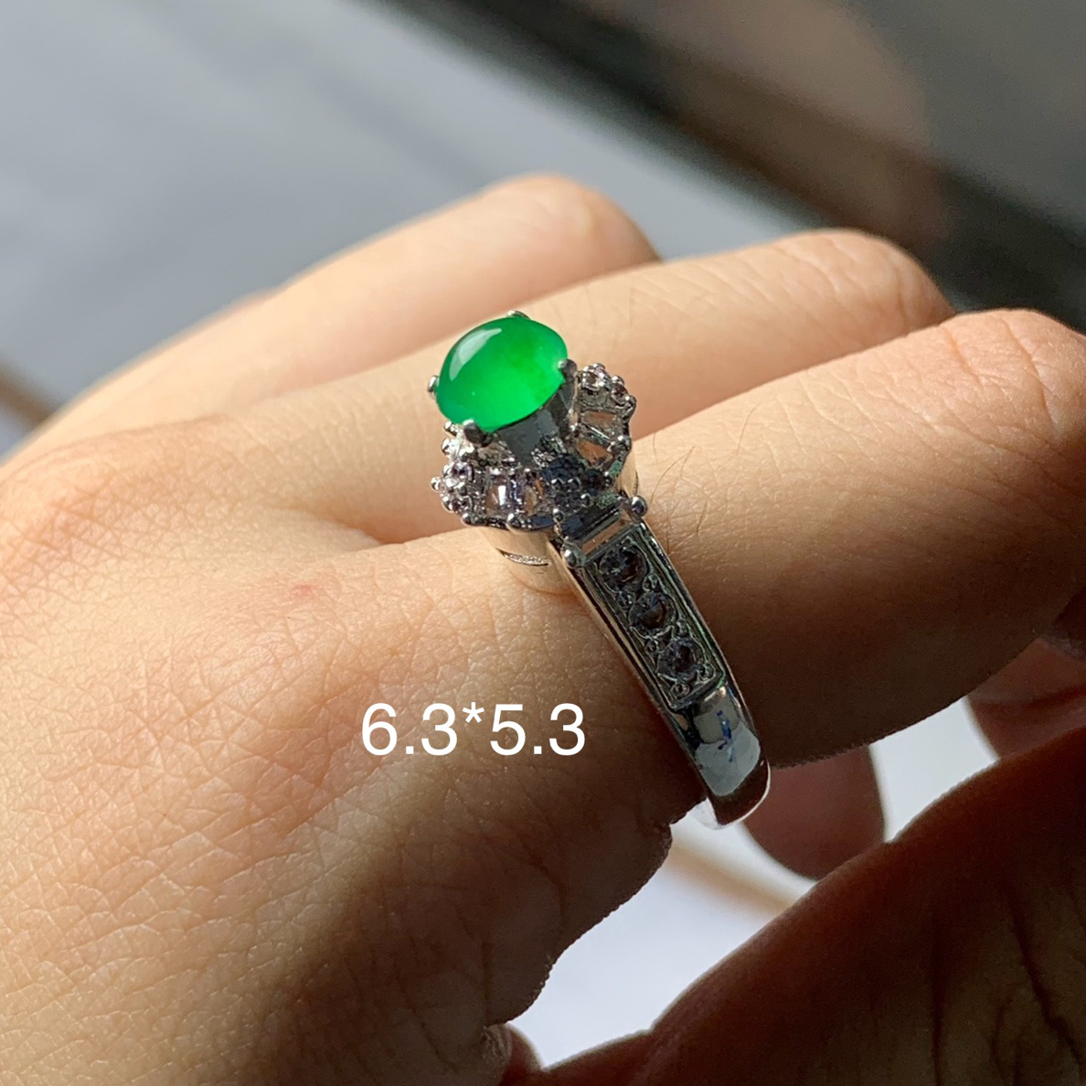 缅甸天然翡翠A货铜托镶嵌